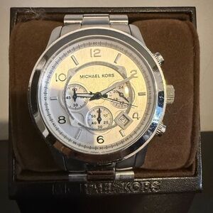 Michael Kors (MK 8086) Oversized “RUNWAY” Silver Tone Chronograph Watch